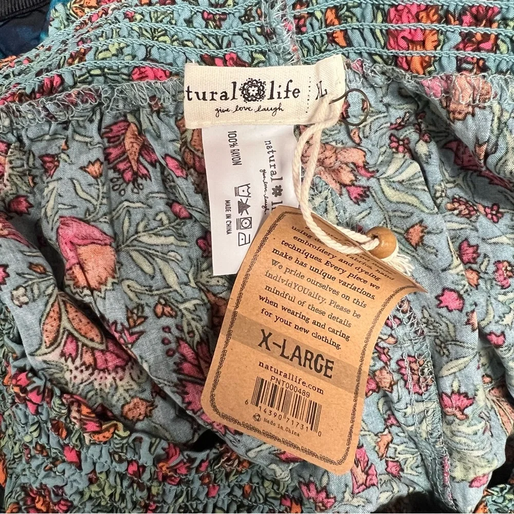 Natural Life Boho Floral Shorts XL Pom Pom Trim Festival Rayon NWT - Picture 3 of 3